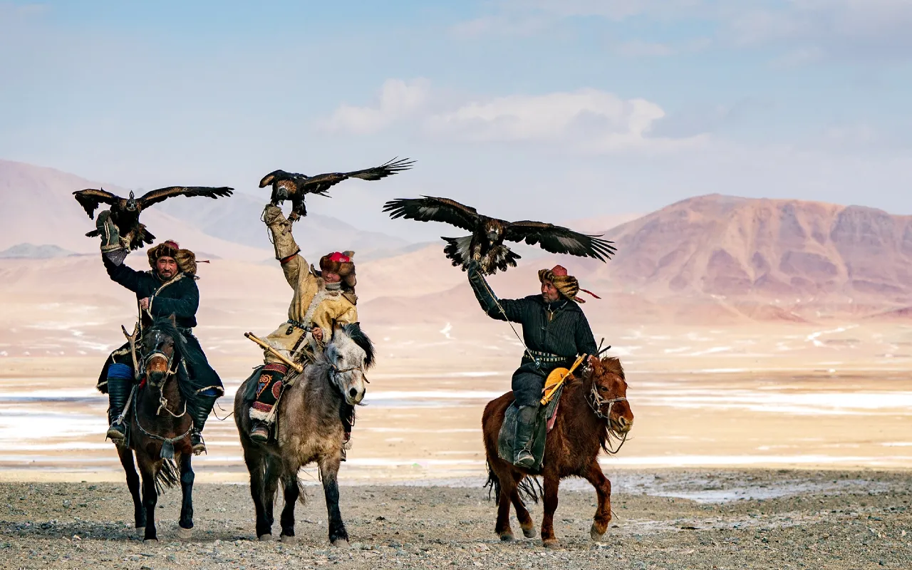 Eagle hunting culture experience in Mongolia | Premium Travel Mongolia
